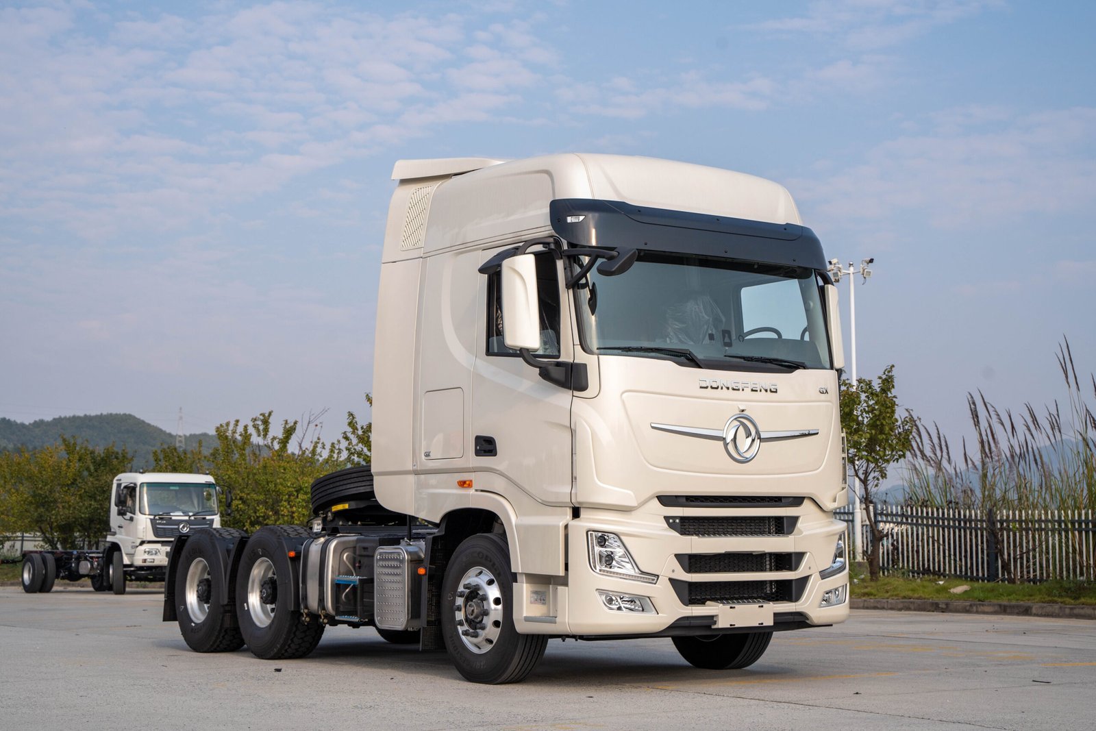 DONGFENG GX vista tres cuartos